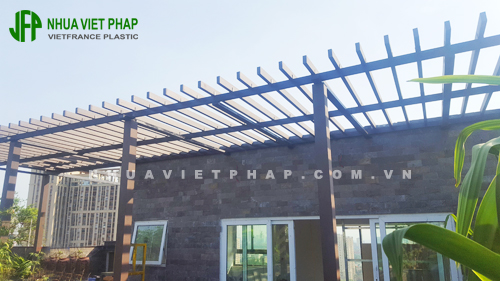 Gỗ-nhựa-ngoài-trời-Việt-Pháp-Lan-can-ngoài-trời-Việt-Pháp-Hàng-rào-ngoài-trời-Việt-Pháp-Trang-trí-hàng-rào-ngoài-trời-1